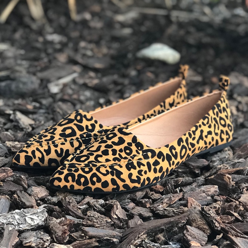 Pointed toe leopard loafer